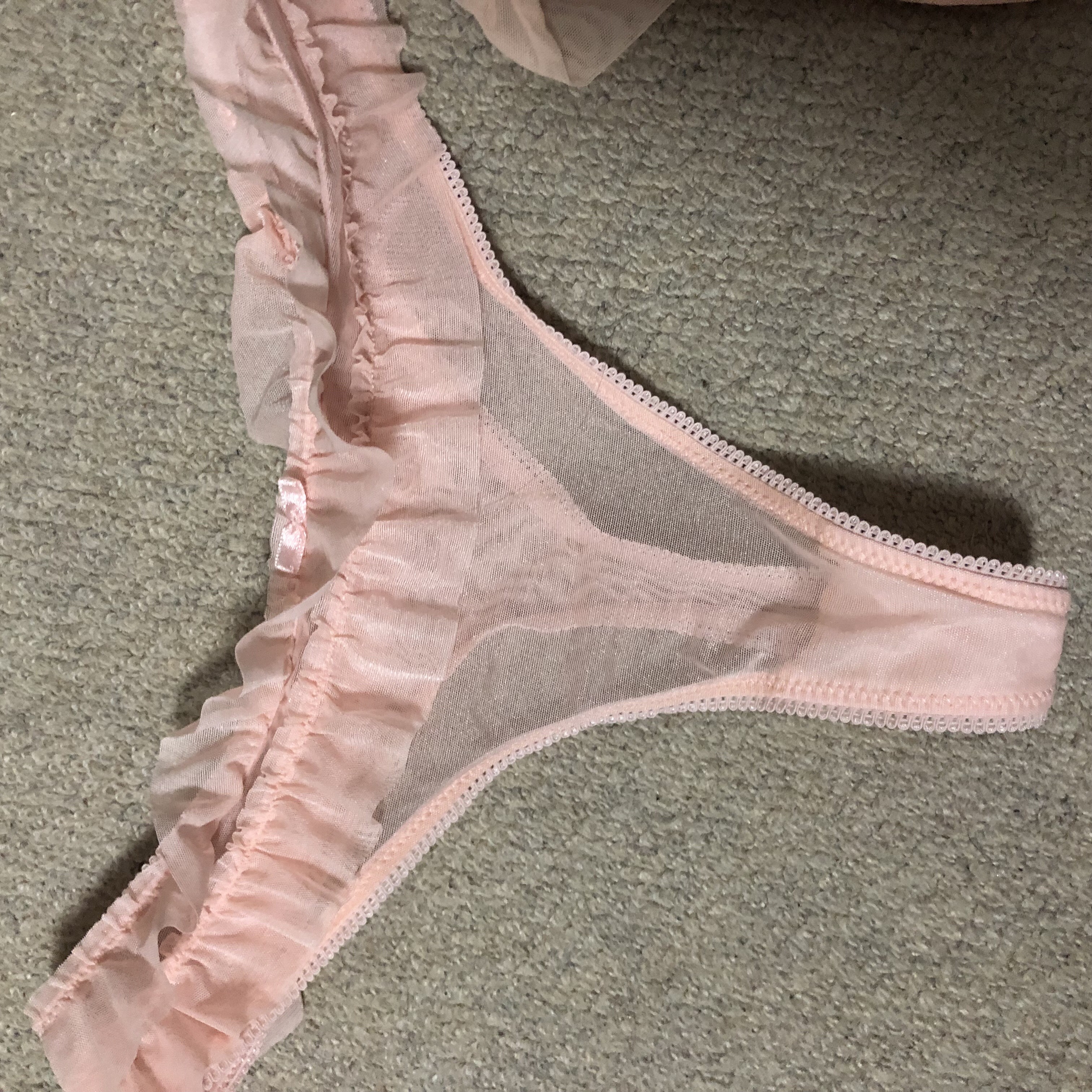 ピンクのTショーツ