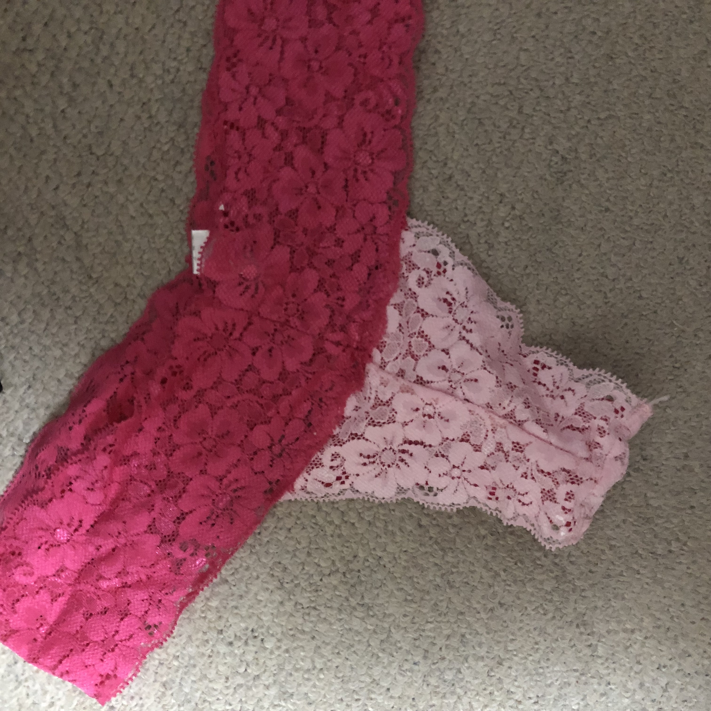 ピンクのTショーツ