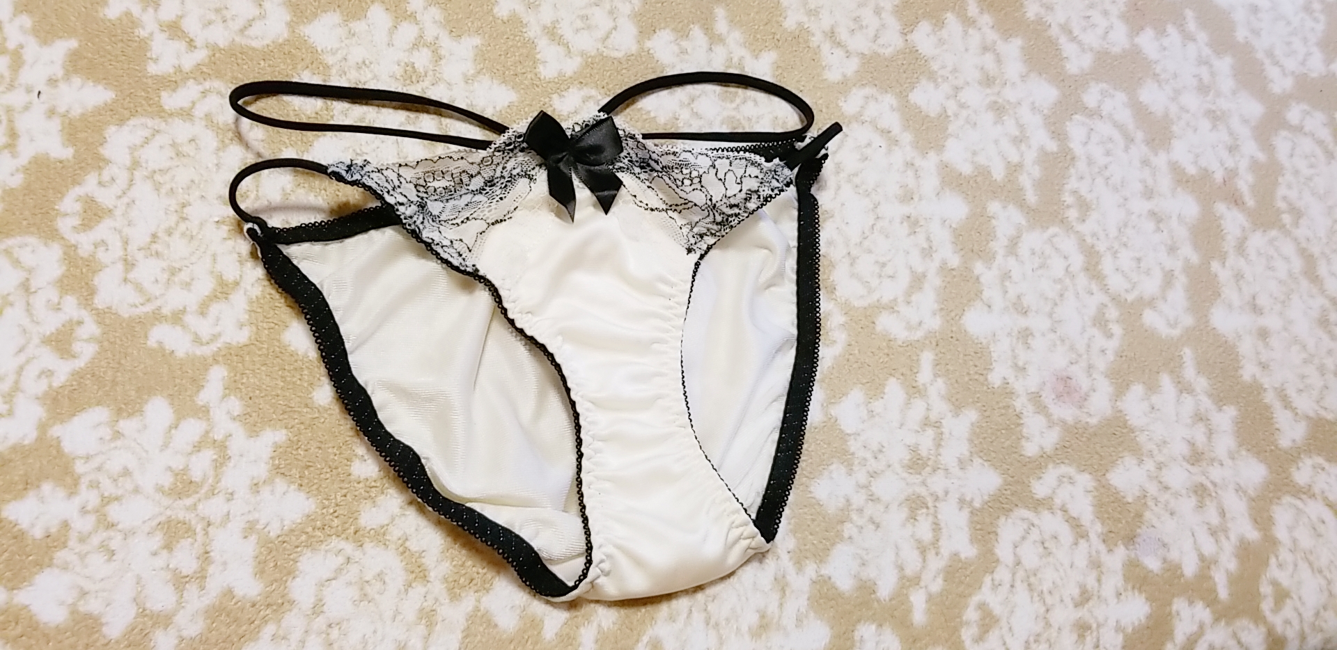 ツルツル生地パンティ