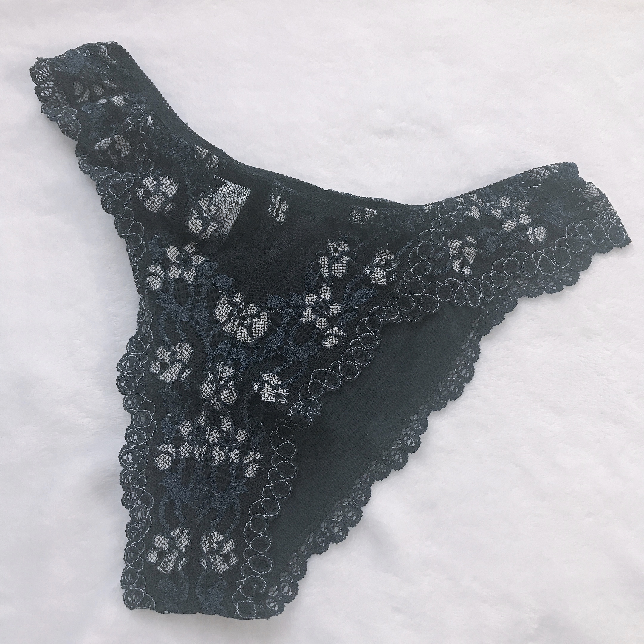 ♡紺色の花柄Tバック♡