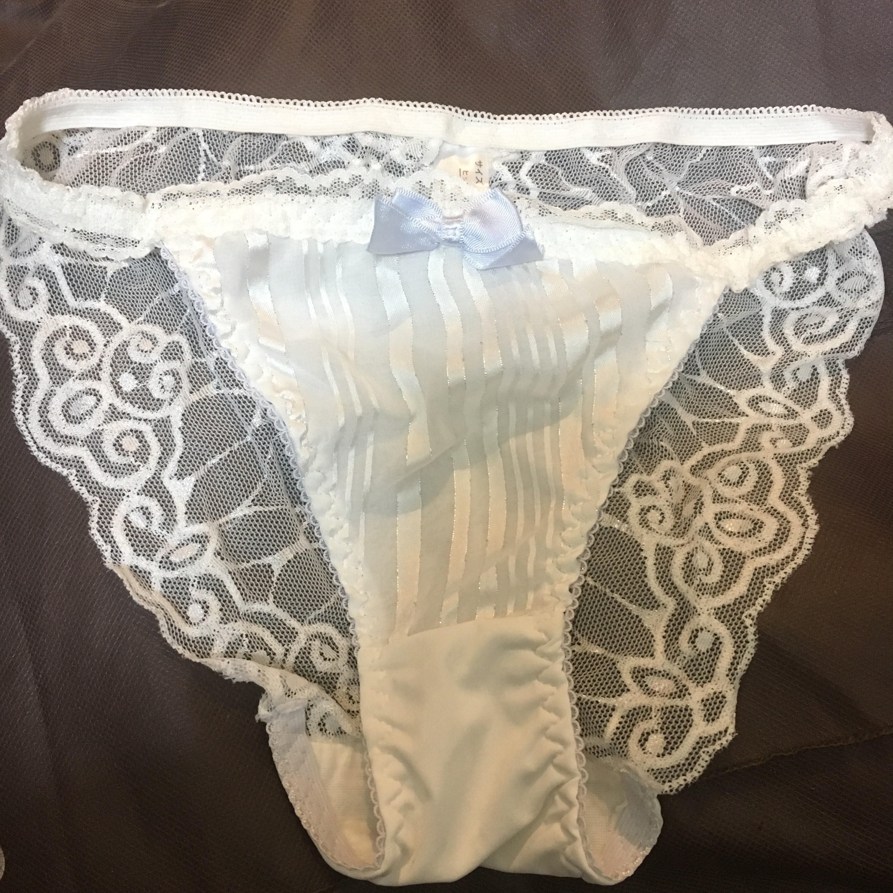 真っ白レースパンティ