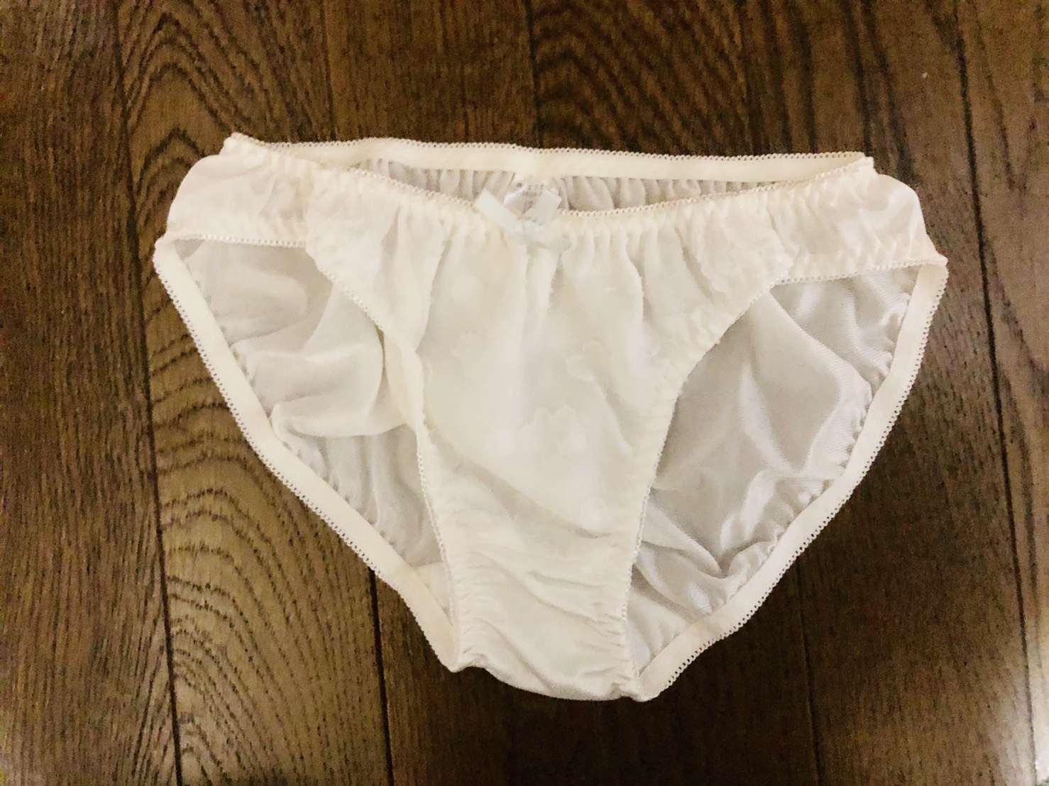 ふんわり白花のパンティーのみ